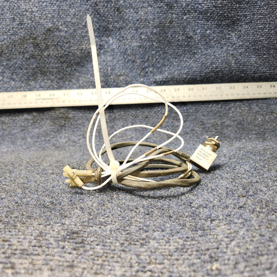 Used aircraft parts for sale, S1377-2 Cessna 172RG Switch Nose Gear Down Lock