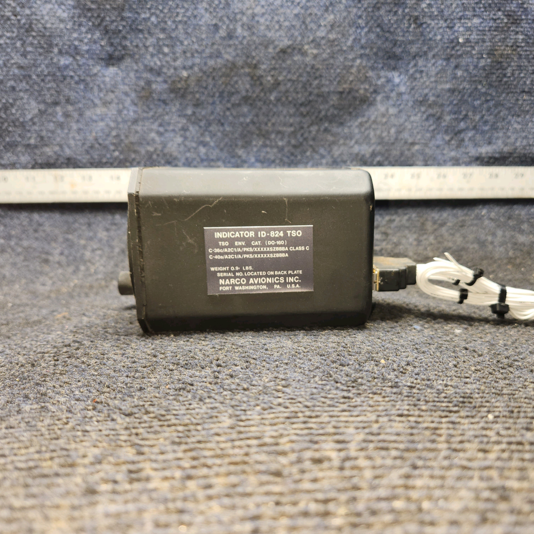 Used aircraft parts for sale, ID-824 Narco Beechcraft 35-33 VOR-LOC  Indicator w/ Connector