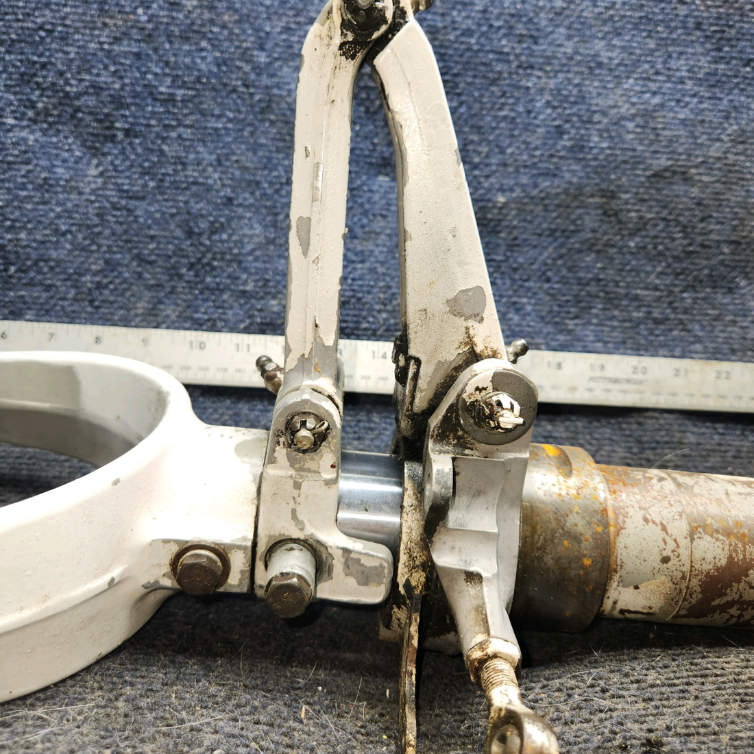 Used aircraft parts for sale, 0442504-3 cessna 150G Nose Landing Gear Strut Assembly