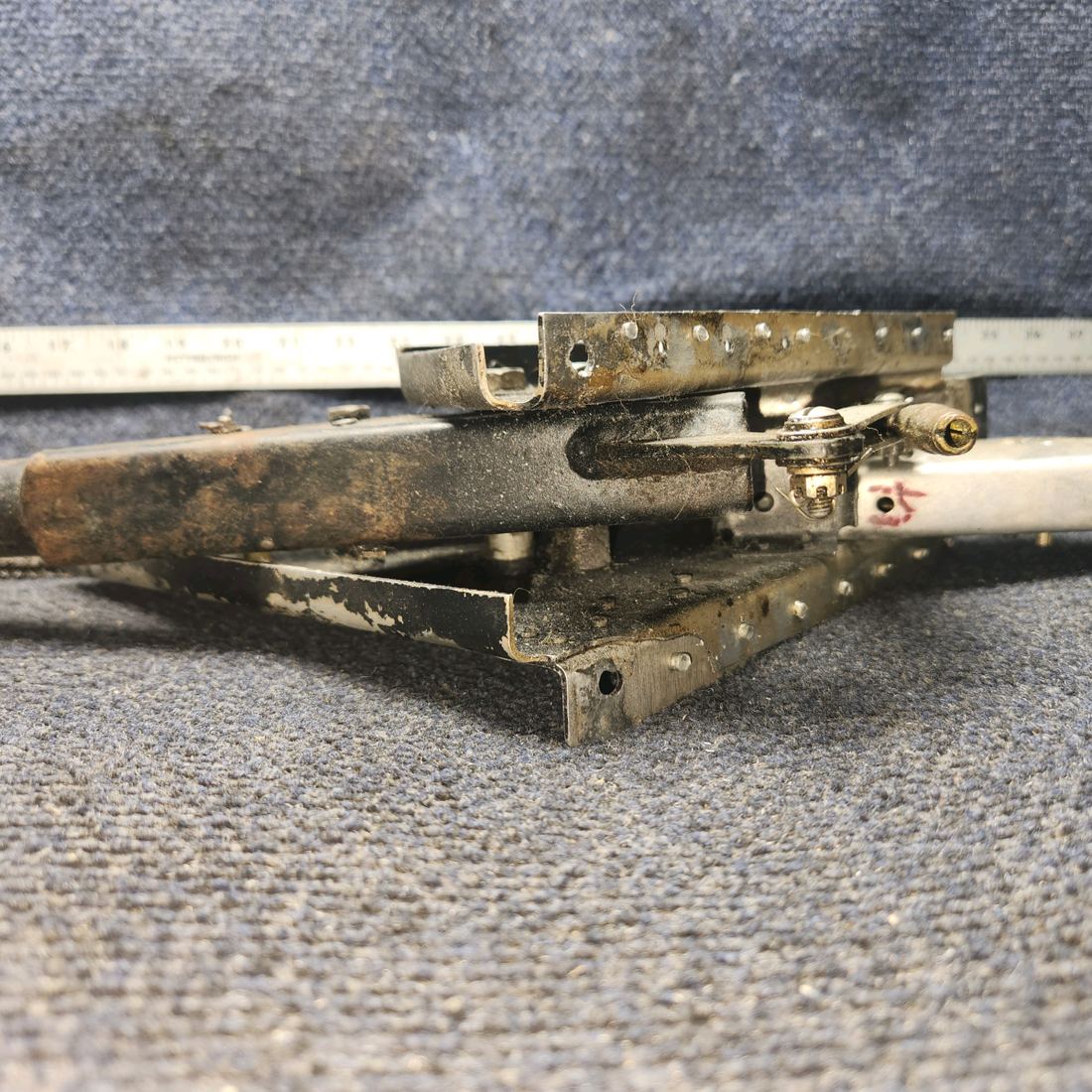 Used aircraft parts for sale, 169-524000-603 Beechcraft C23 SUNDOWNER Flap Control Assembly with Handle