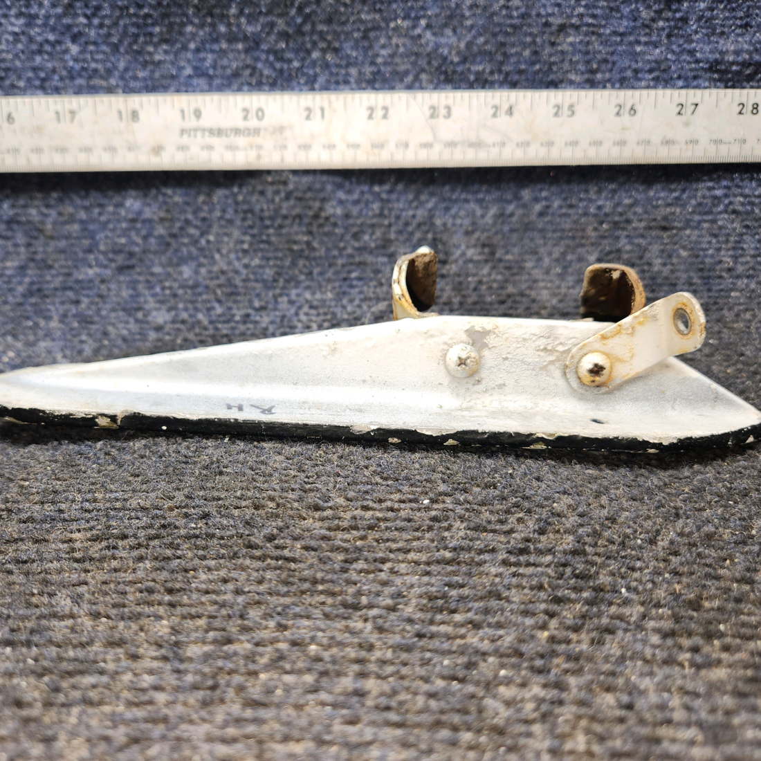 Used aircraft parts for sale, 0541155-2, 0541154-1 Cessna 172 R/H Main Gear Entrance Bracket w Step