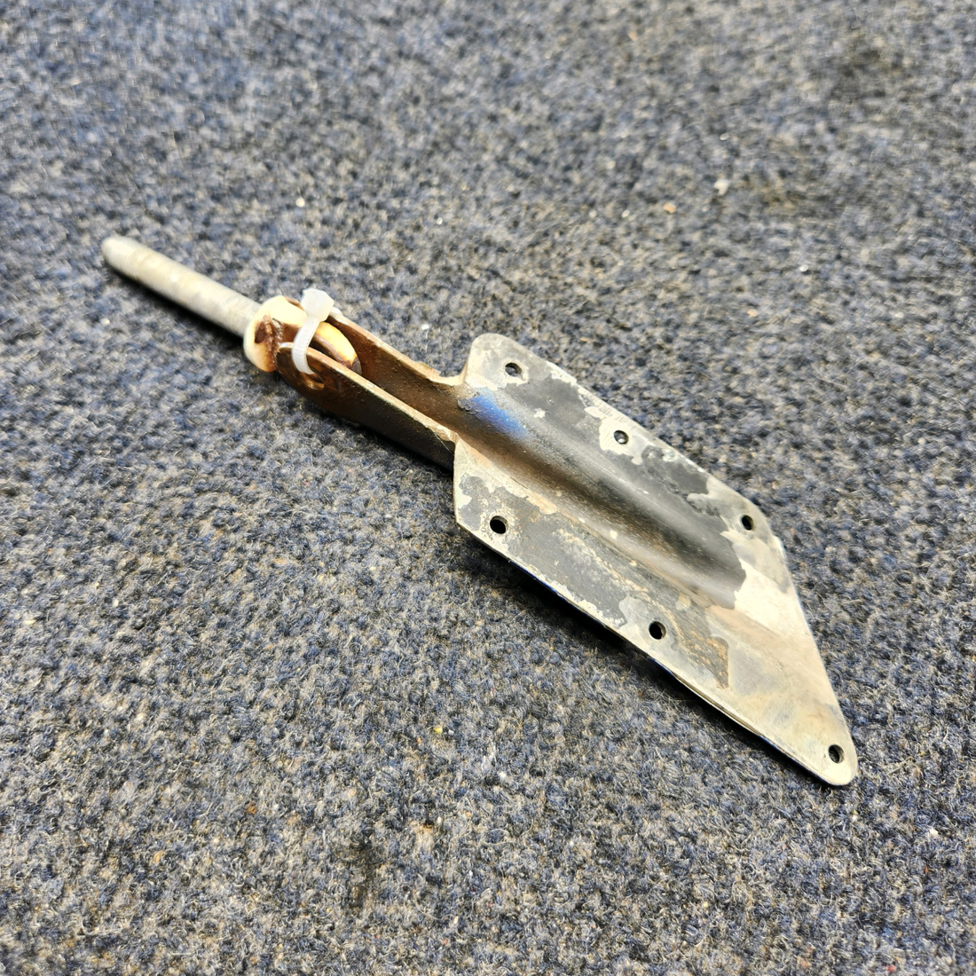 Used aircraft parts for sale, 63051-000 Cessna 172RG LOWER CABIN DOOR HINGE