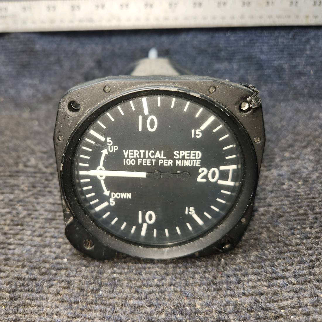 Used aircraft parts for sale, 7000 United Instruments 7000 Cessna 172E Type I Vertical Speed Indicator (Code: C.26)