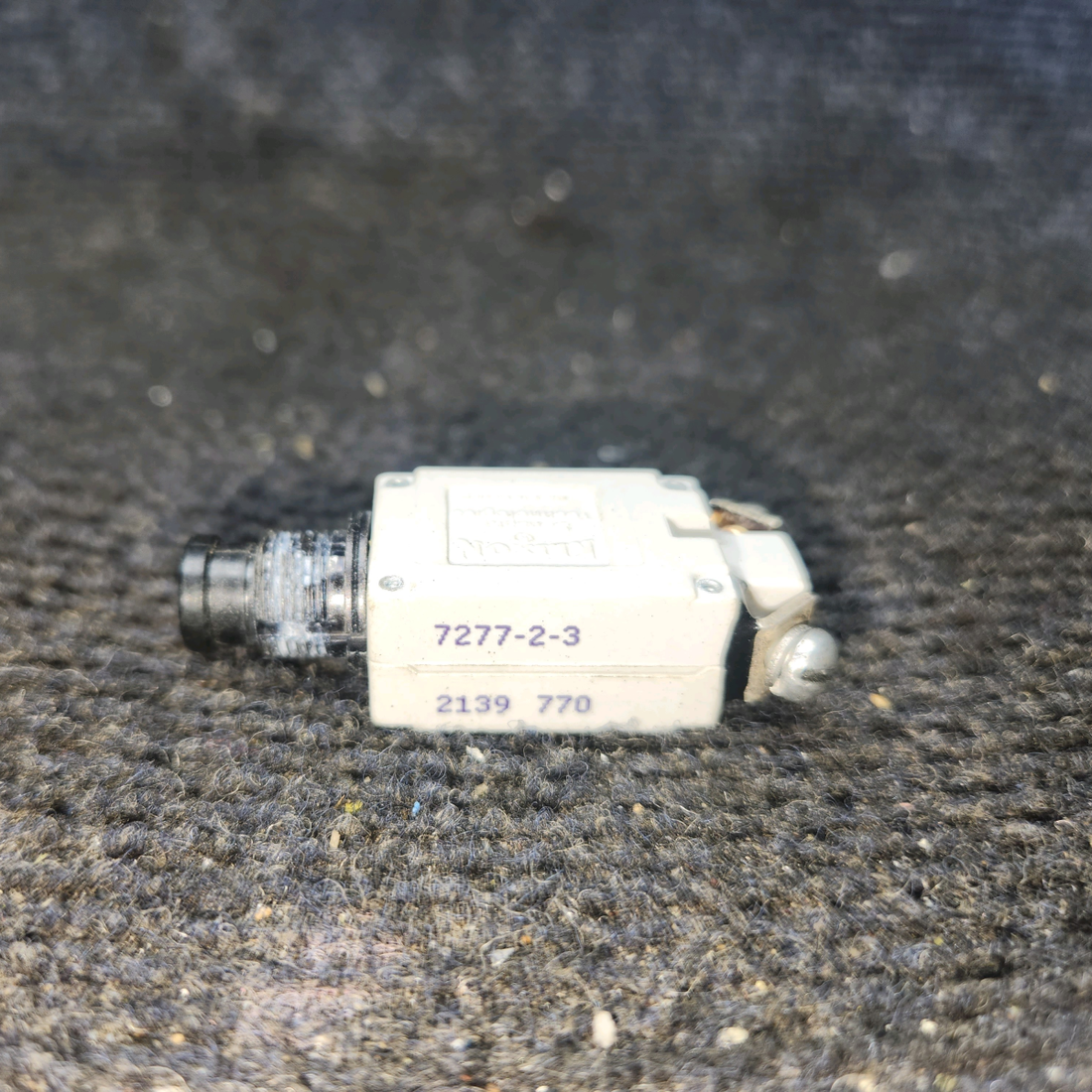 Used aircraft parts for sale, 7277-2-3 Klixon 7277 cessna 150G Push-Pull Circuit Breaker - 3 Amps