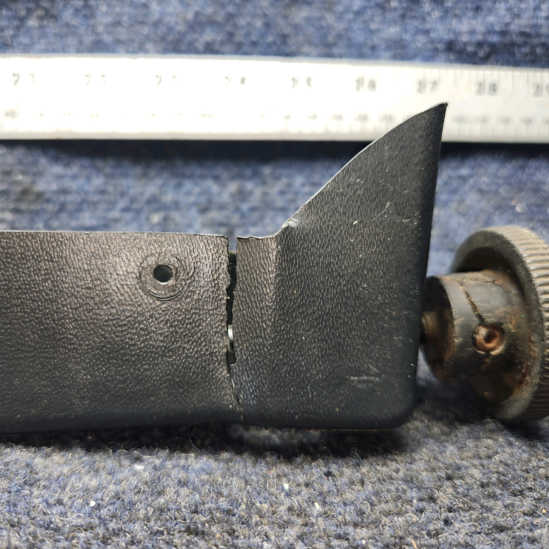 Used aircraft parts for sale, 62829-000 PIPER PA28-140 Rudder Trim Shaft Assy