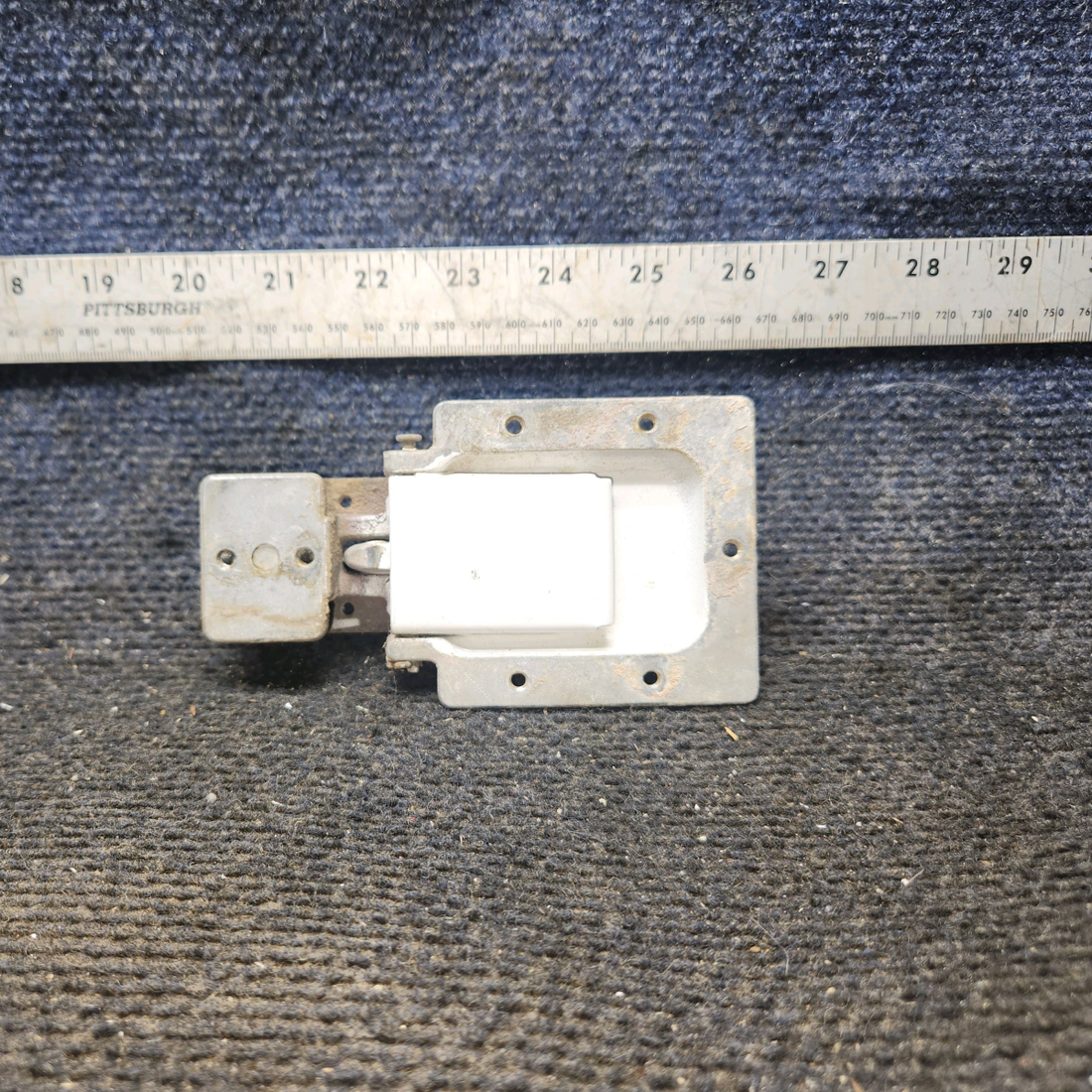 Used aircraft parts for sale, 0511258-2 cessna 150G Cabin Door Latch Housing Assy – LH or RH (Minus Bolt)