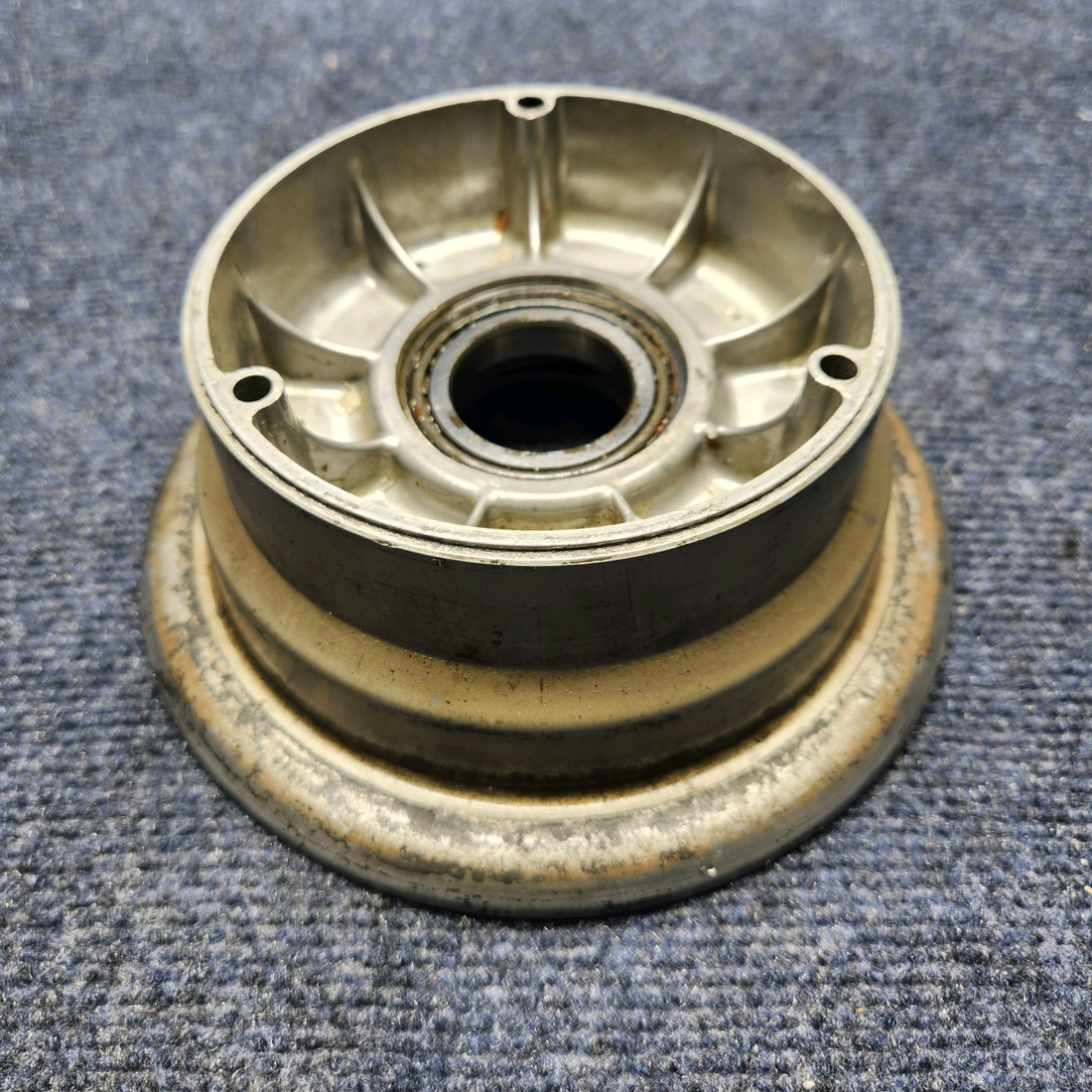 Used aircraft parts for sale, 161-04700 Cleveland Beechcraft C23 SUNDOWNER INNER MAIN GEAR WHEEL HALF (6.00-6)