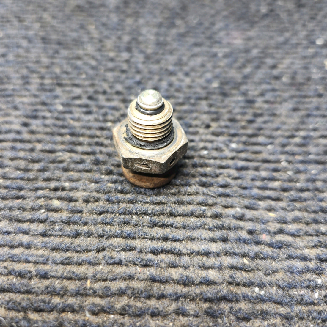 Used aircraft parts for sale, 0523520-9 Cessna 172E Fuel Tank Drain Plug Assembly LH or RH
