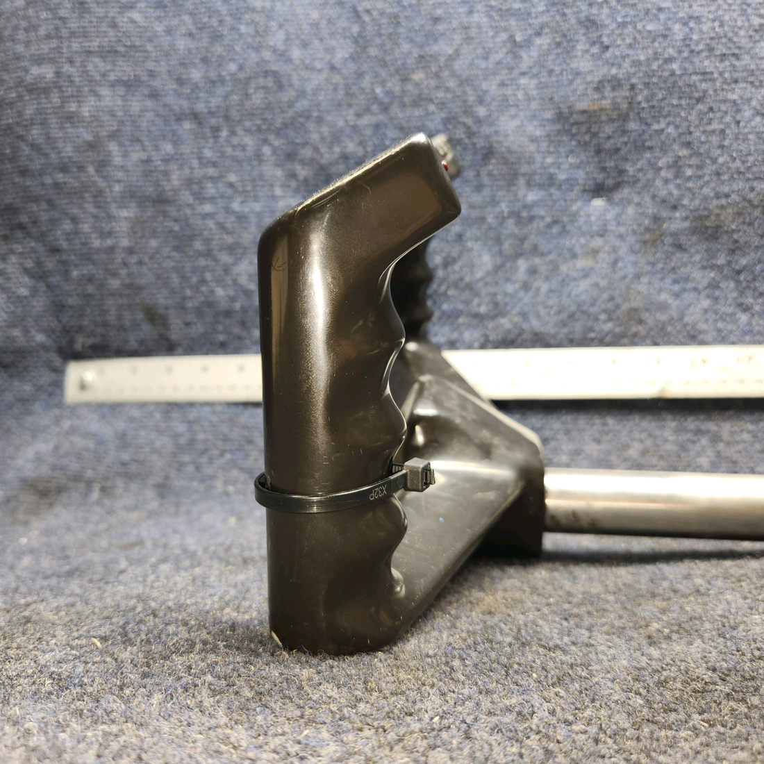 Used aircraft parts for sale, 85292-007 Piper PA28-161 Control Wheel Assy w Mic Switch (L: 14”, Dia: 1.125”)