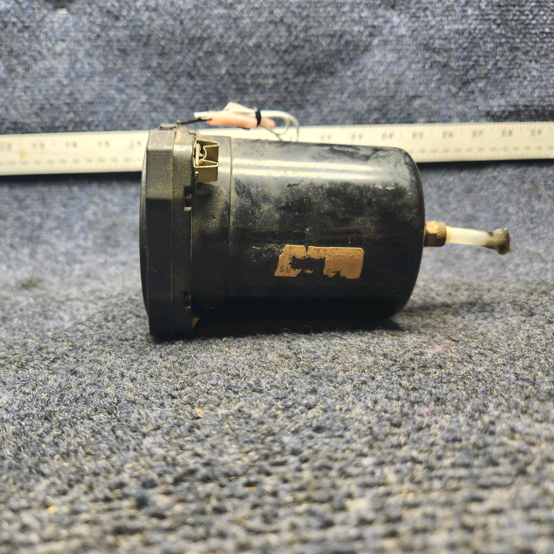 Used aircraft parts for sale, 7040 United Instruments Beechcraft F33A VERTICAL SPEED INDICATOR