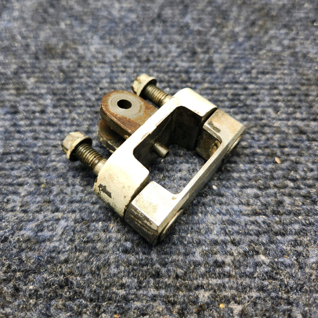 Used aircraft parts for sale, 2443021-1 CESSNA C172RG SHIMMY DAMPENER BRACKET