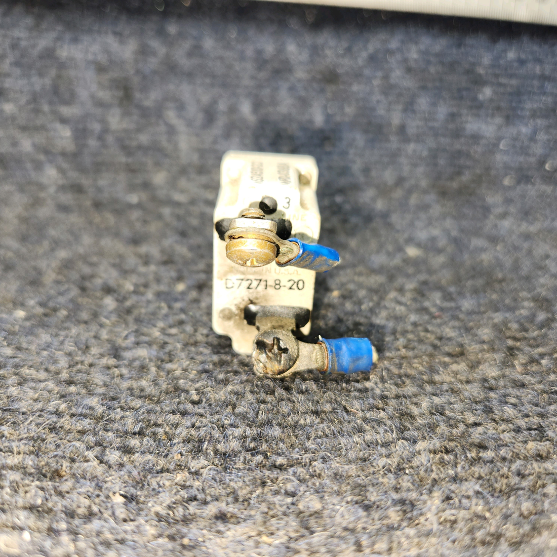 Used aircraft parts for sale, D7271‑8‑20 klixon BEECHCRAFT 95-55B Push/Pull Thermal Circuit Breaker