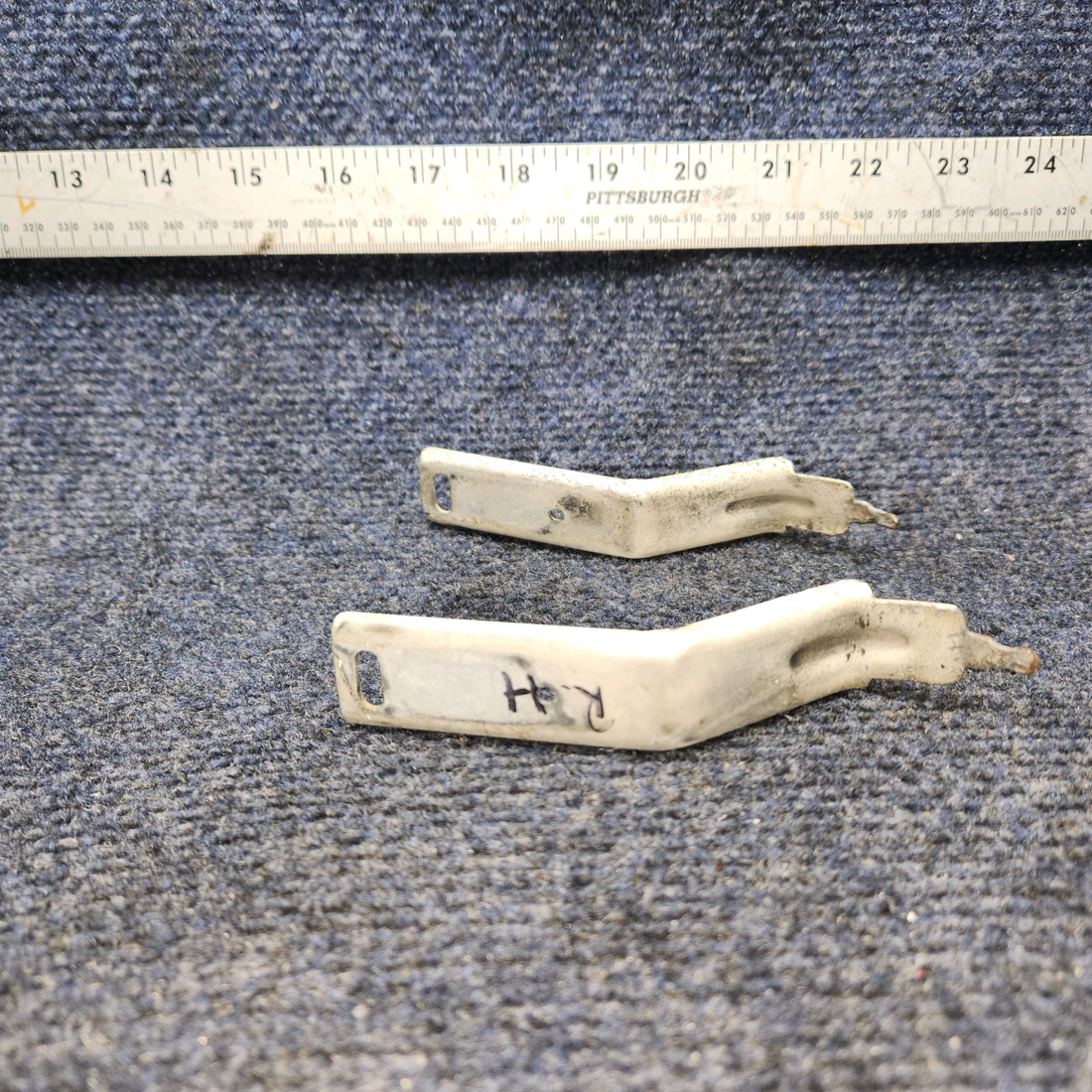 Used aircraft parts for sale, 0426209-3 CESSNA 172K CABIN DOOR CATCH "PRICE PER EACH"