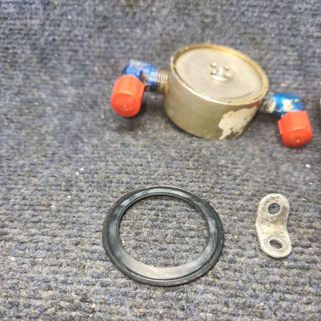 Used aircraft parts for sale, HE759-3 Beechcraft A23A Musketeer Custom III STRAINER GASCOLATOR