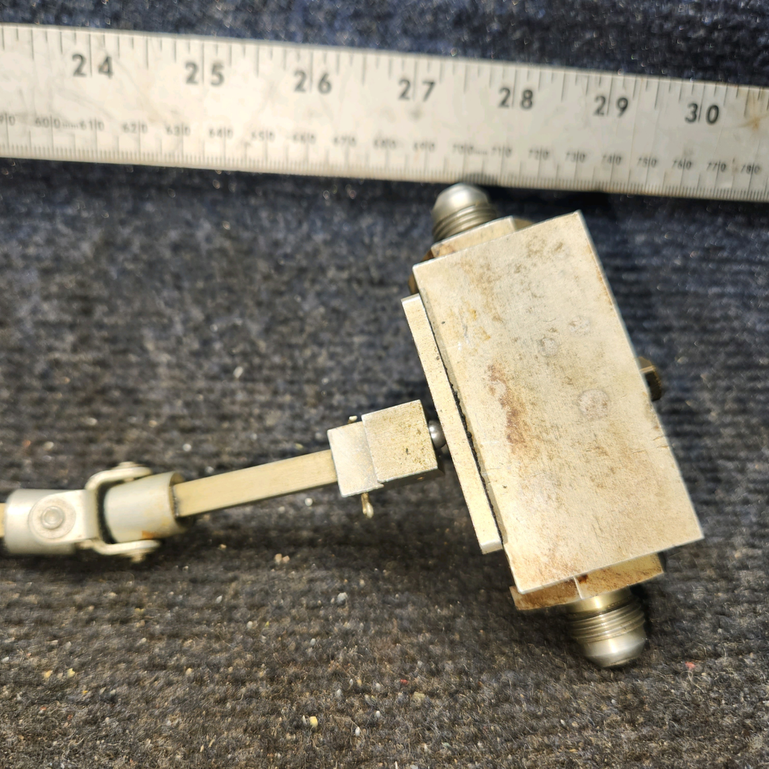 Used aircraft parts for sale, 0513120-6 Cessna 172E Selector Valve Assembly with Shaft, Handle