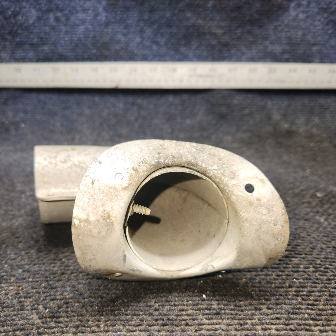 Used aircraft parts for sale, 0413233 cessna 150G Cabin Air Vent Elbow