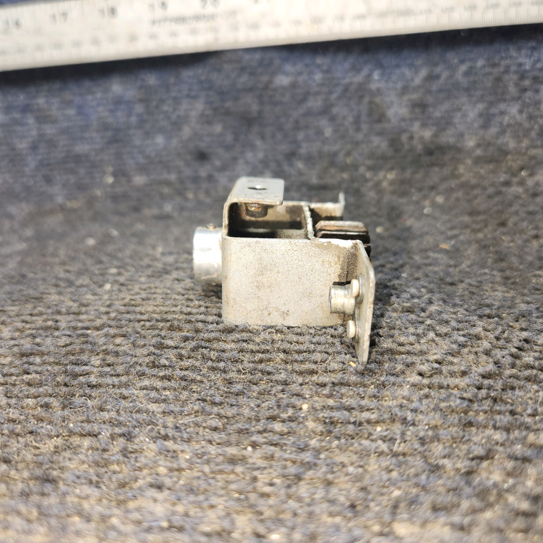 Used aircraft parts for sale, 0412066-1 cessna 150G Cabin Door Rotary Clutch Assembly