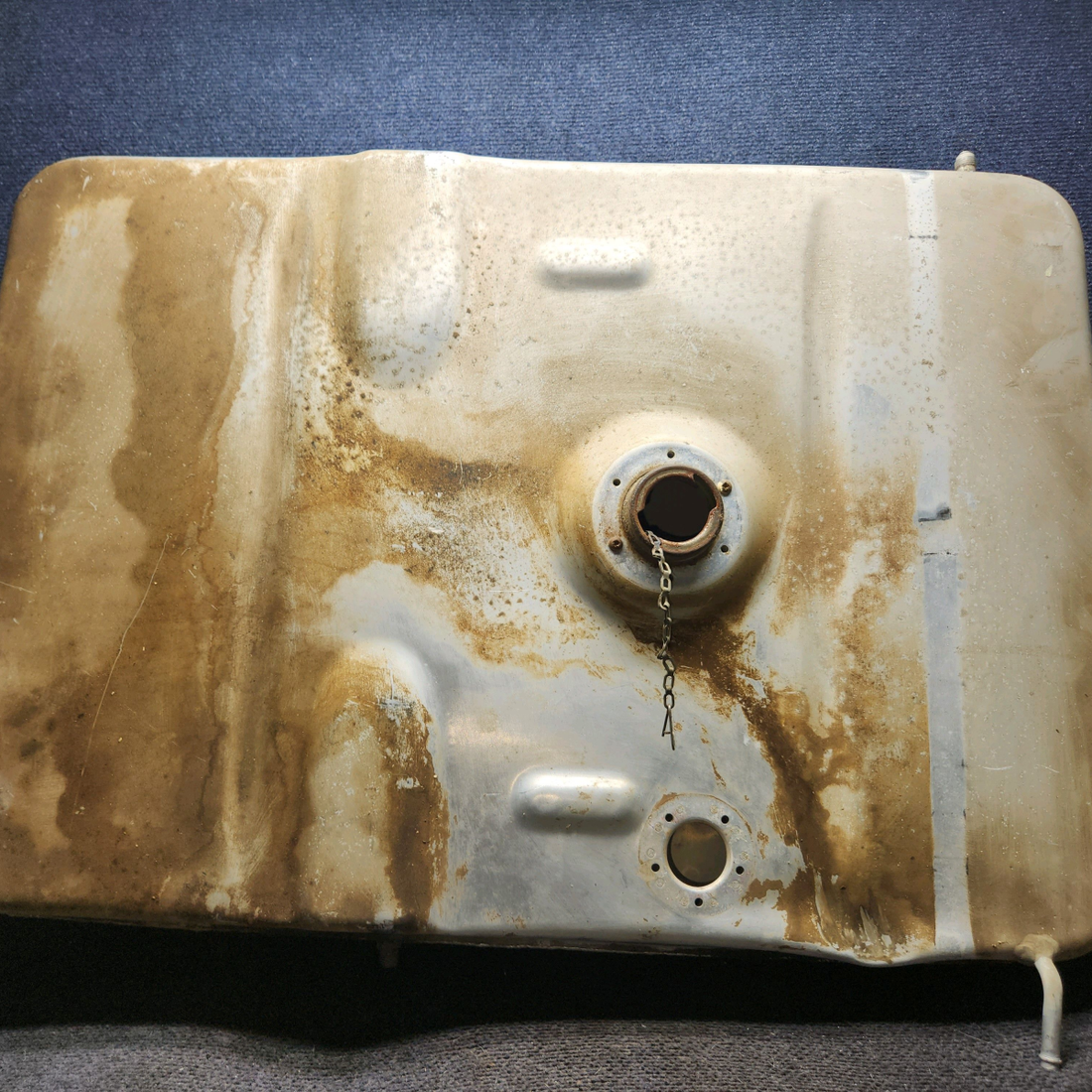 Used aircraft parts for sale, 0426508-9 cessna 150G Fuel Tank – LH – Some Damage, See Photos