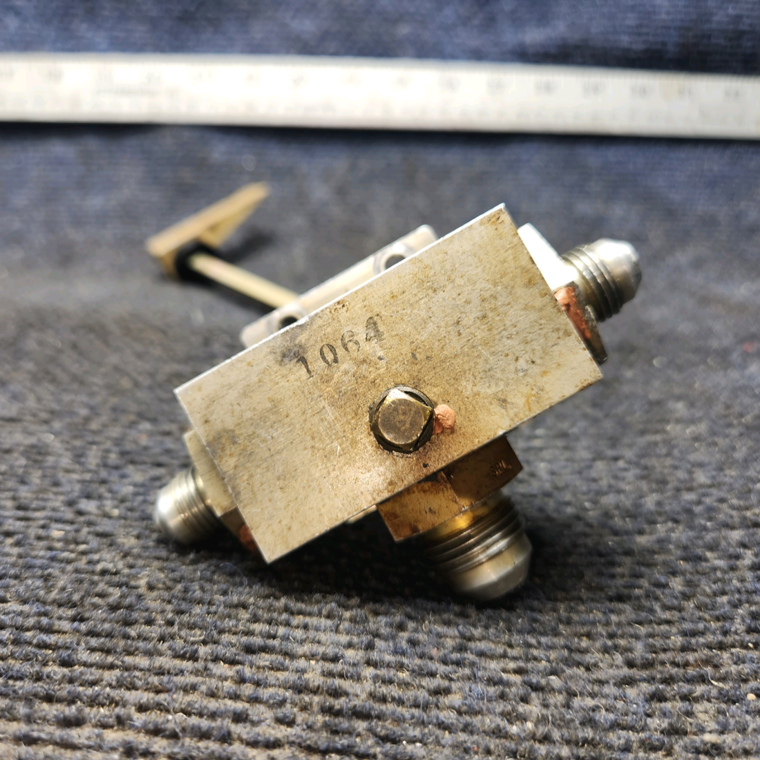 Used aircraft parts for sale, 0513120-6 Cessna 172E Selector Valve Assembly with Shaft, Handle