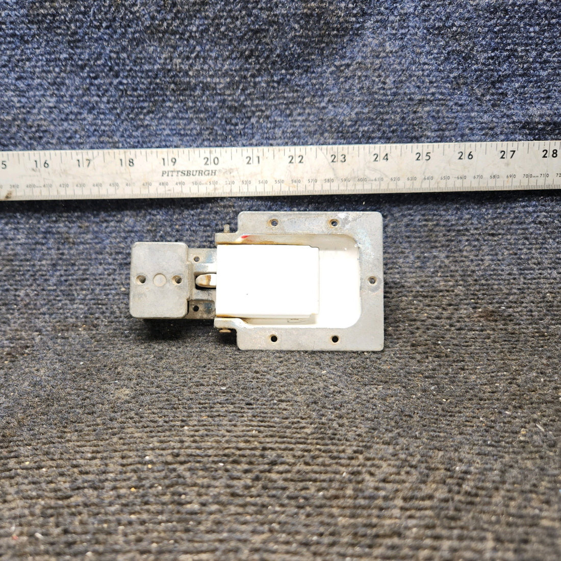 Used aircraft parts for sale, 0511258-1 cessna 150G Cabin Door Latch Housing Assembly – LH or RH