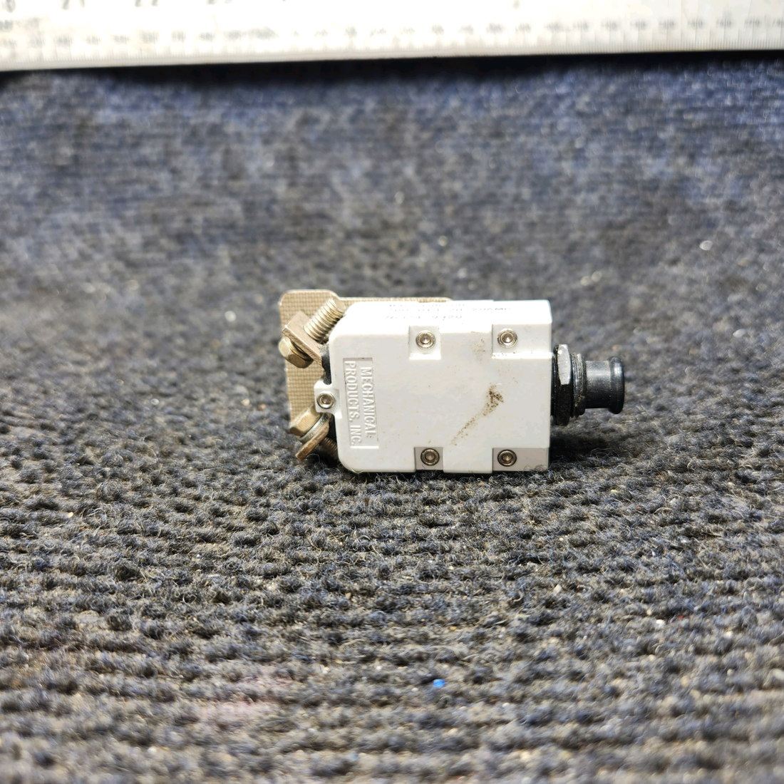 Used aircraft parts for sale, 700-013-20 Cessna 172E Single Phase Circuit Breaker - 20 amps