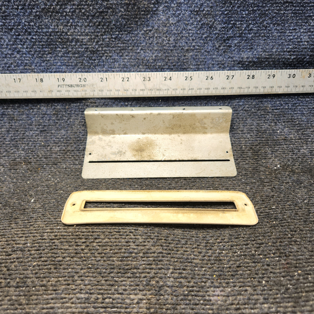 Used aircraft parts for sale, 0413417-3 cessna 150G Flap Position Indicator Cover