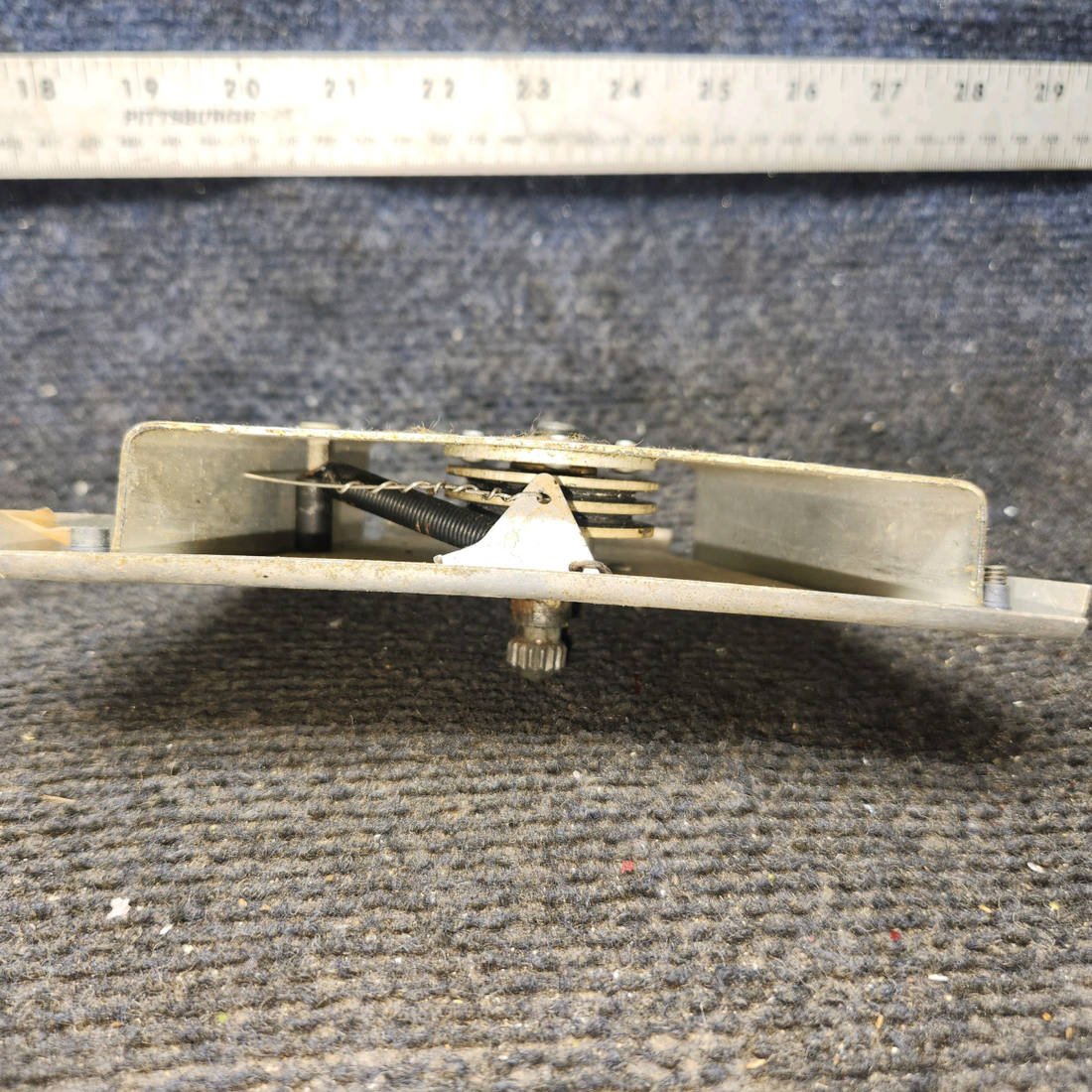 Used aircraft parts for sale, 62757-000, 62759-000, 20908-000, 62844-000 Piper PA-28-140 Trim Crank Assembly