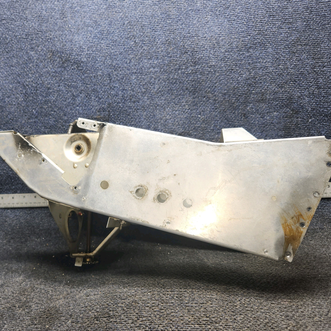 Used aircraft parts for sale, 0713640-200 Cessna 182G Console Structure Assembly
