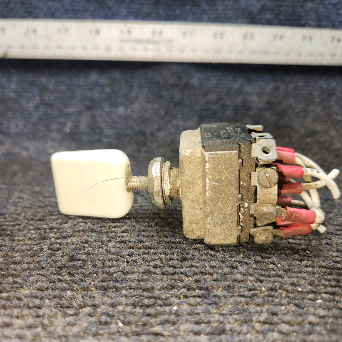 Used aircraft parts for sale, 7672K5 Eaton Cessna 182G Flap Toggle Swith