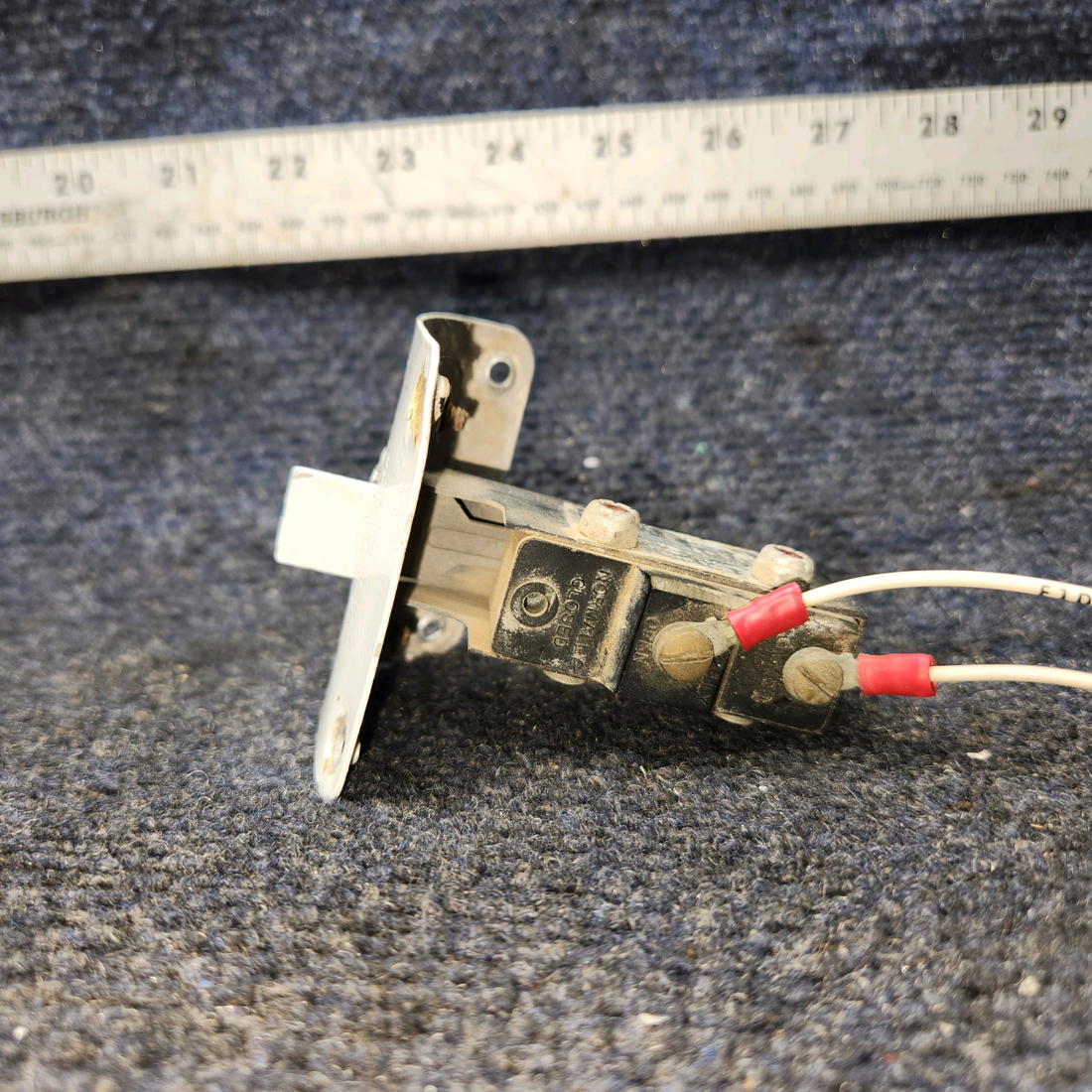 Used aircraft parts for sale, C-52207-4 Safe Flight Piper PA28-140 Safe Flight Lift Detector