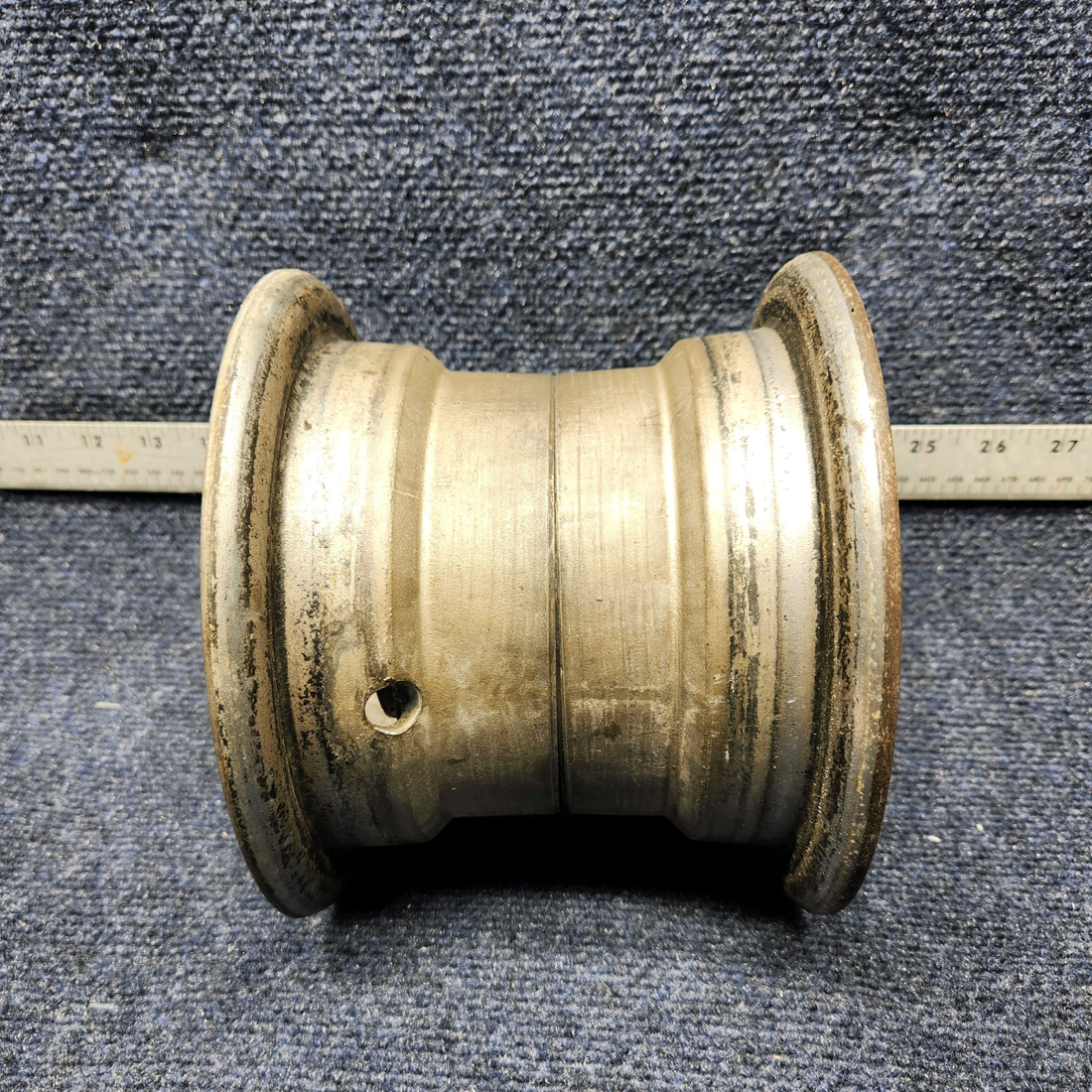 Used aircraft parts for sale, 161-04700 Cleveland  [part_model] Beechcraft C23 SUNDOWNER CLEVELAND  MAIN GEAR WHEEL (6.00-6)