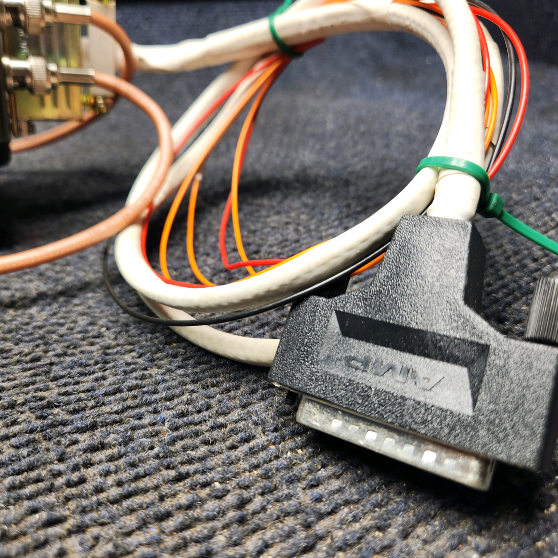 Used aircraft parts for sale, Narco Nav 122 Narco Nav 122 Piper PA28-140 Glideslope Indicator Receiver w/ Connectors