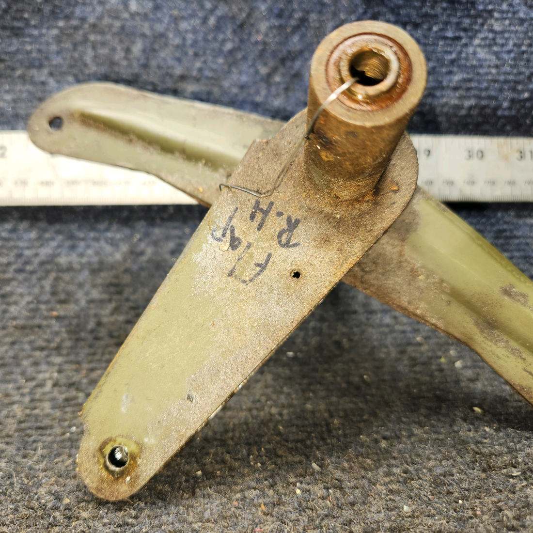 Used aircraft parts for sale, 0523535-1 Cessna 172E Flap Bellcrank Assembly RH