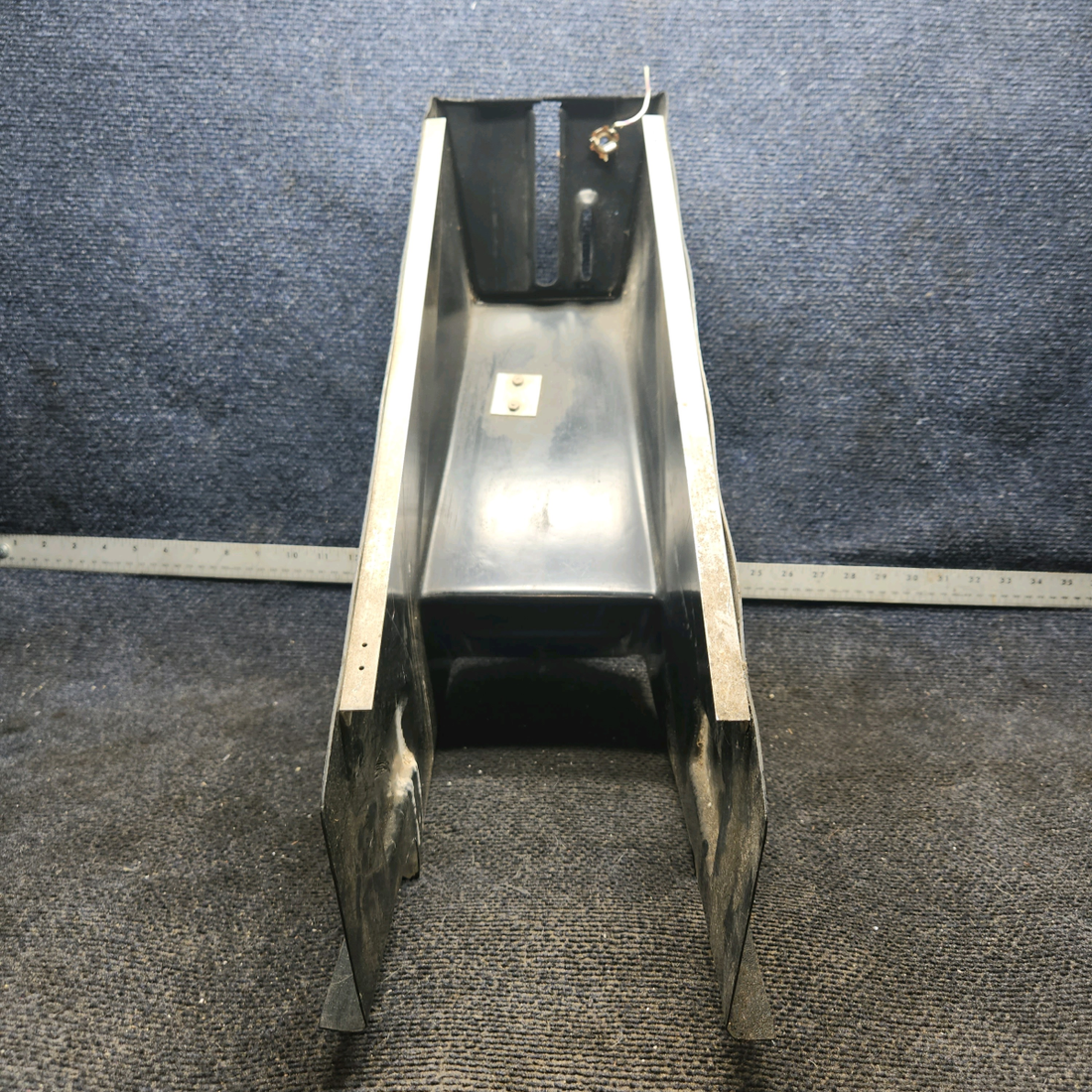 Used aircraft parts for sale, 0411004-1 cessna 150G Center Console Cover