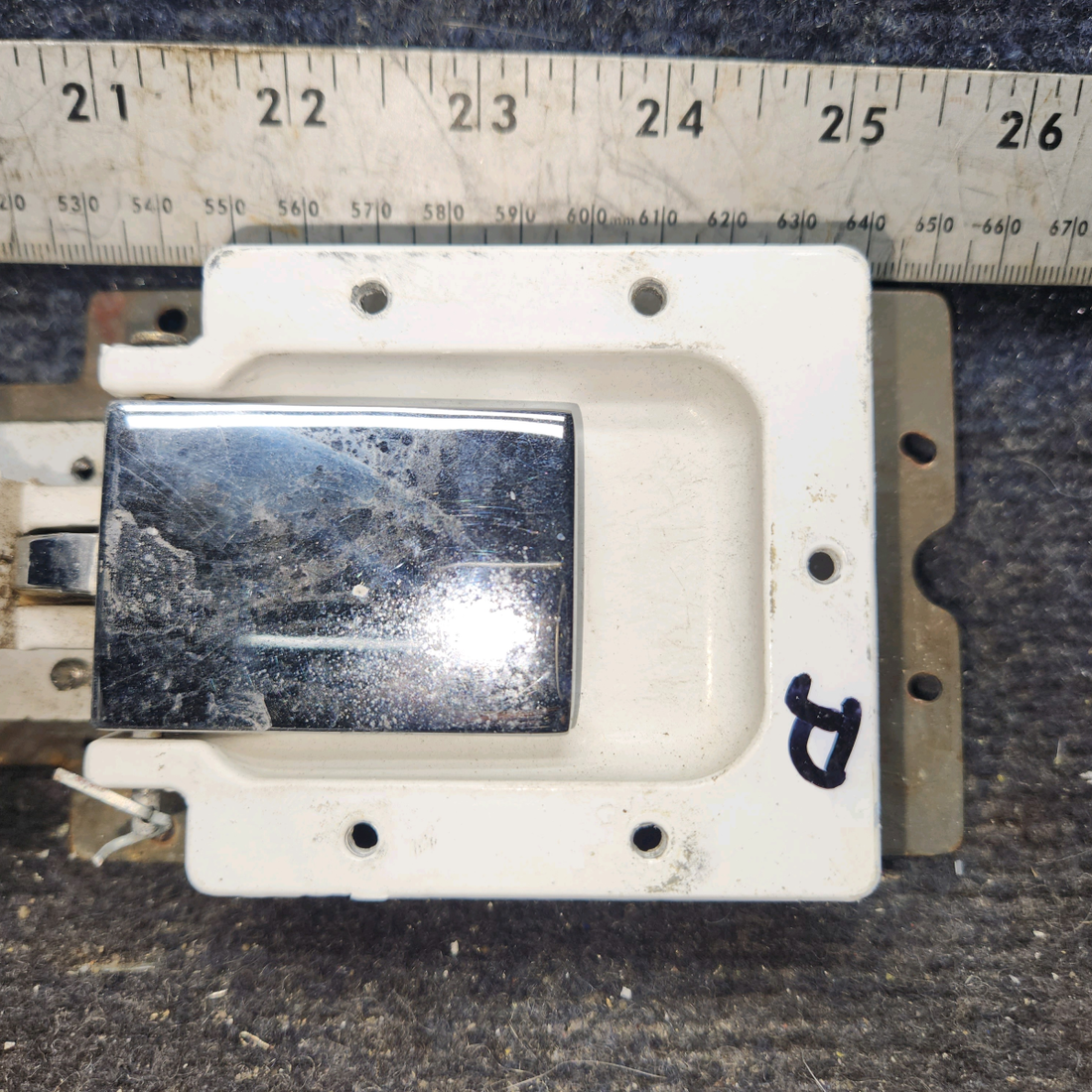 Used aircraft parts for sale, 0517012-4 cessna 172N Cabin Door Latch Assembly – RH