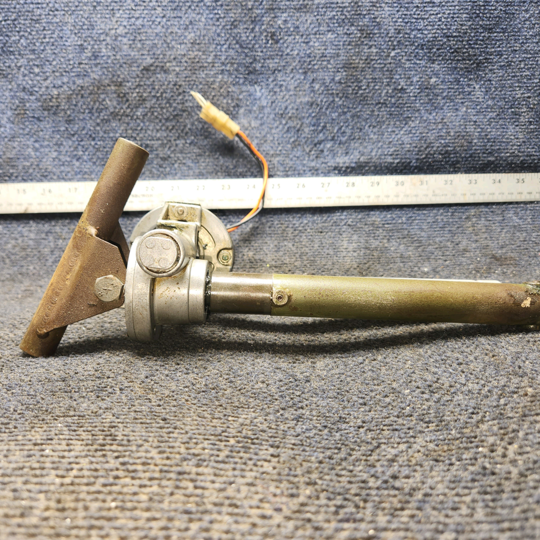 Used aircraft parts for sale, C301C01-0210 cessna 150G Flap Actuator Assembly with Motor – 14V