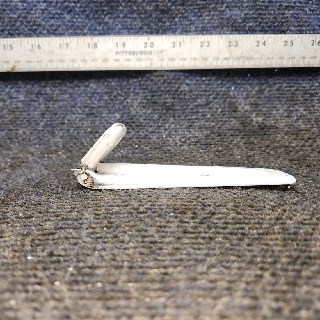 Used aircraft parts for sale, 0413426-4 cessna 150G Hinge Assembly – LH Lower & RH Upper