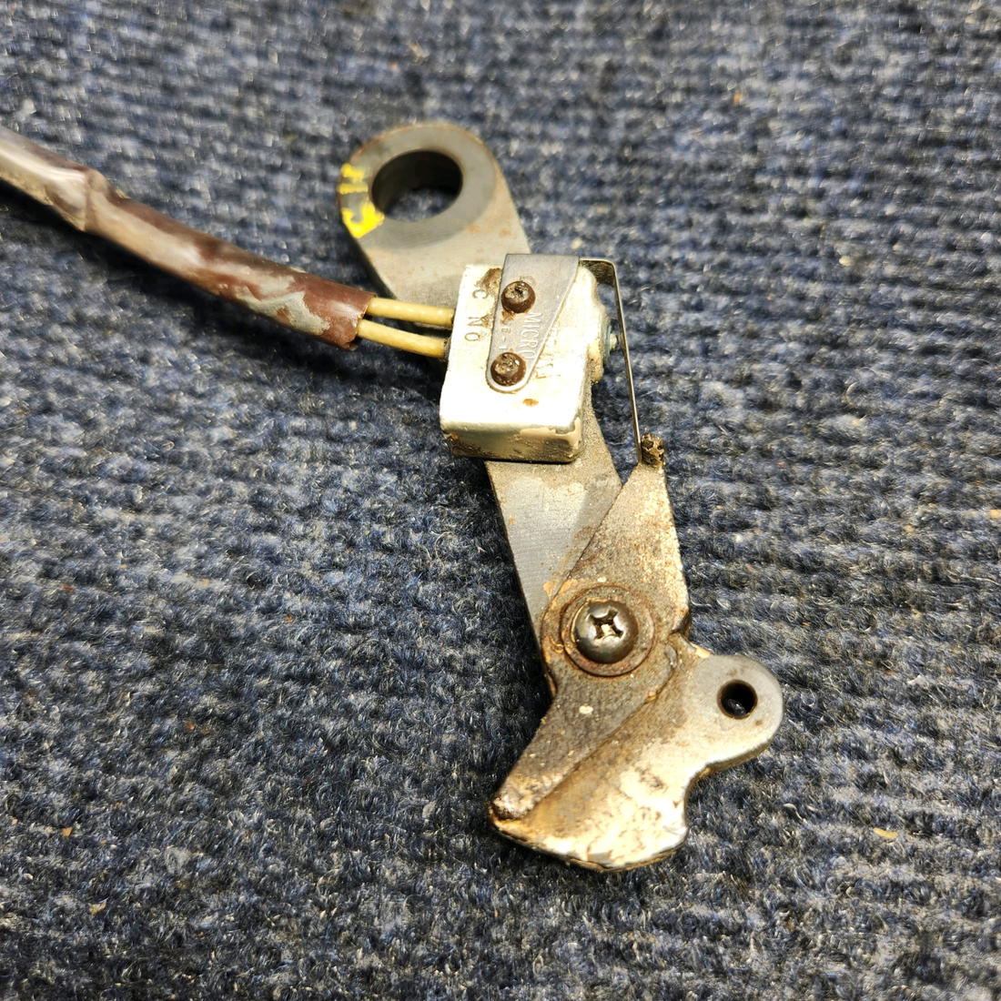 Used aircraft parts for sale, 2241106-3 & S2088-1 Cessna CESSNA C172RG DOWNLOCK HOOK ASSEMBLY W SWITCH
