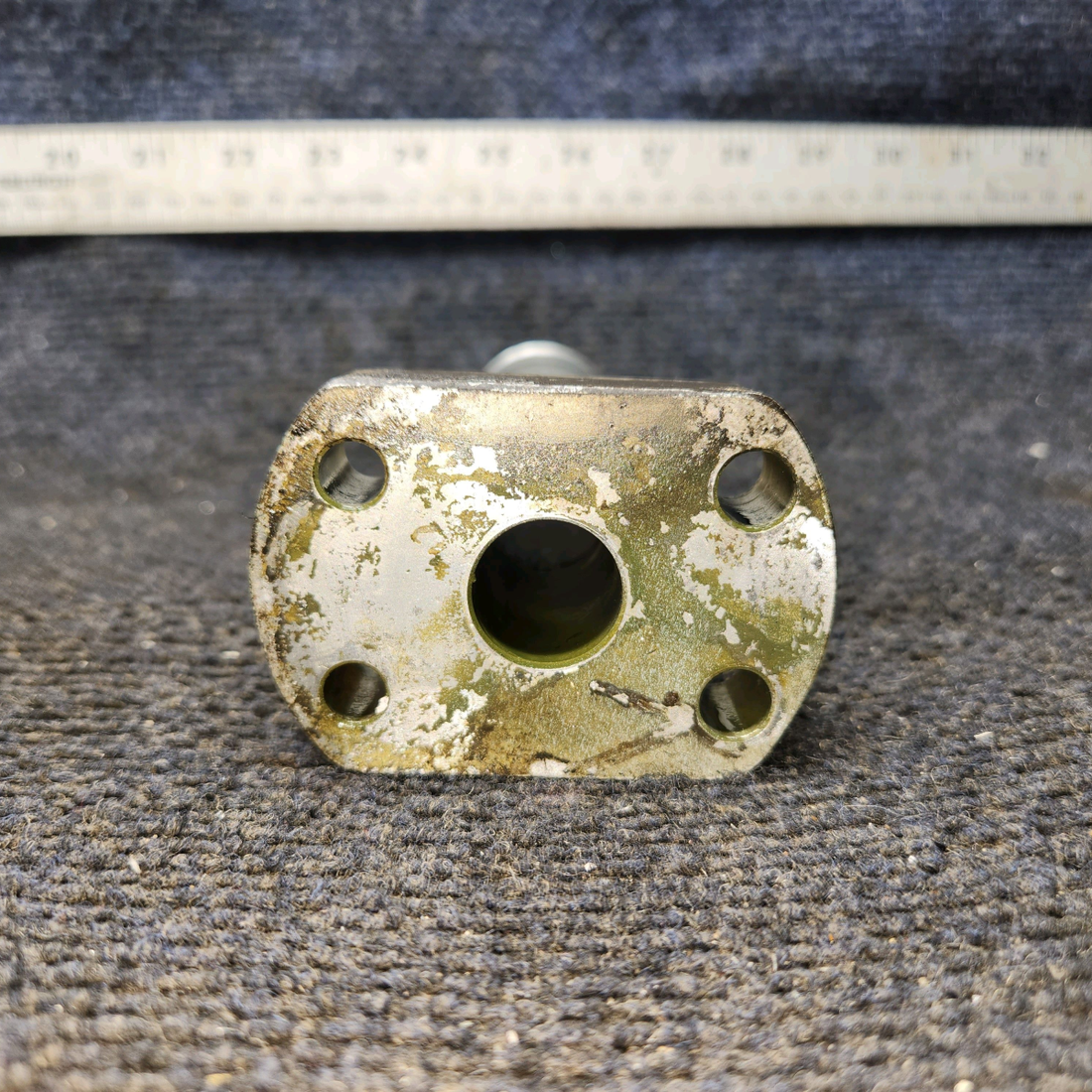 Used aircraft parts for sale, 0541124 Cessna 172E Main Gear Axle