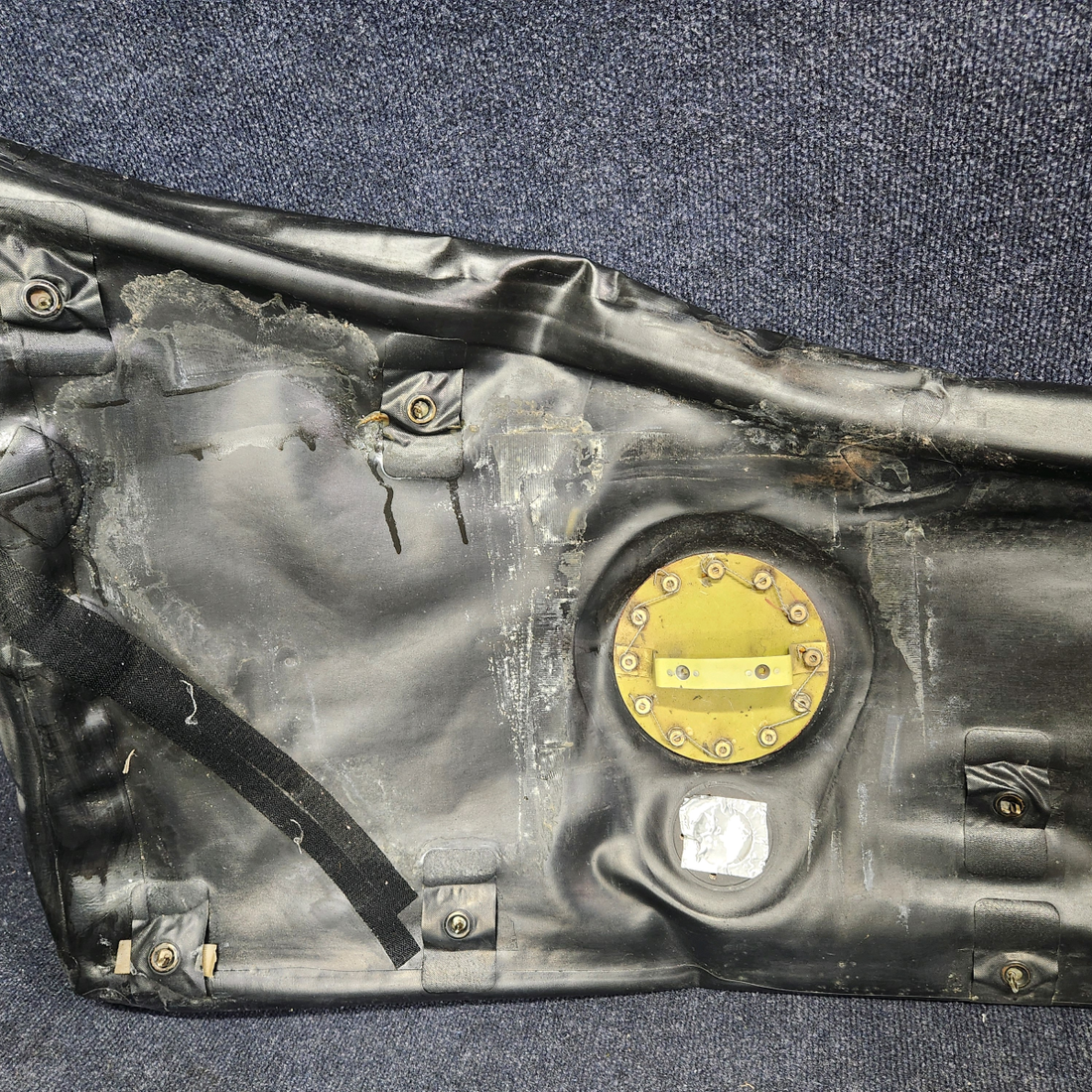 Used aircraft parts for sale, 35-921242-12 Beechcraft F33A BEECHCRAFT FUEL CELL RH MAIN 40 GALLON UNBAFFLED.