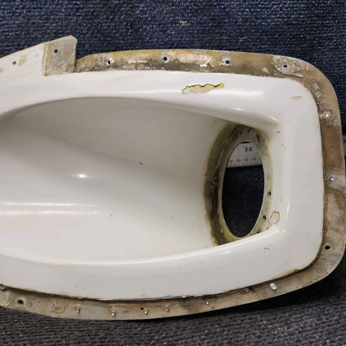 Used aircraft parts for sale, 2452006-22 Cessna 172RG Landing Light Housing Assy - RH