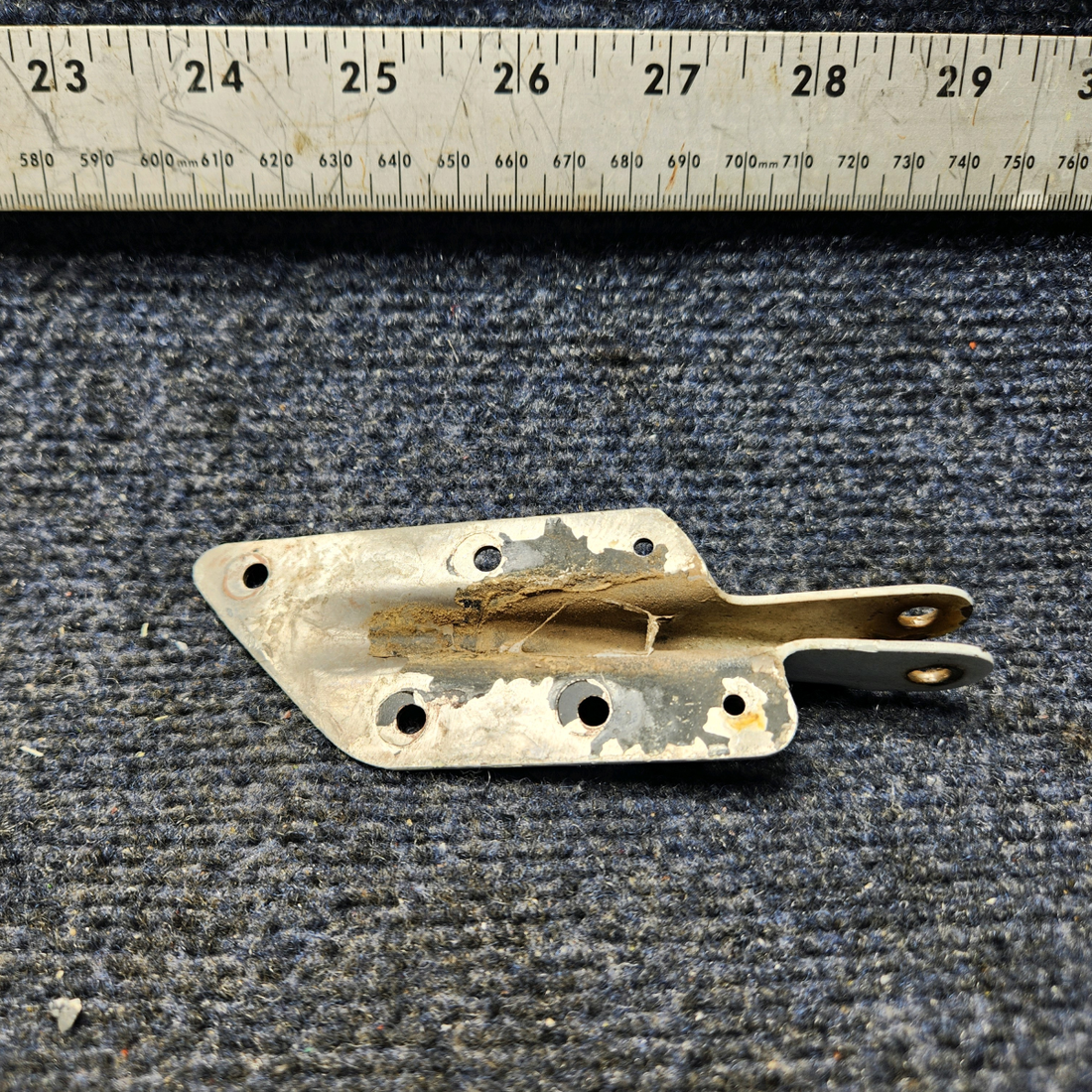 Used aircraft parts for sale, 79475-08 Piper PA28-140 Cabin Door Hinge Lower