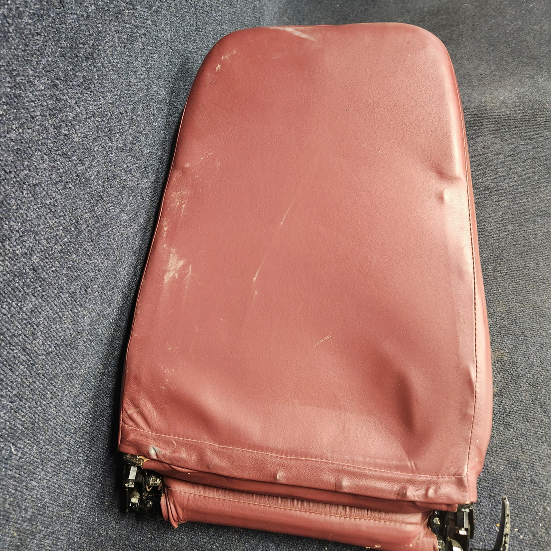 Used aircraft parts for sale, 96827-034 Piper PA32RT-300 PASSENGER SEAT CENTER RH REAR FACING