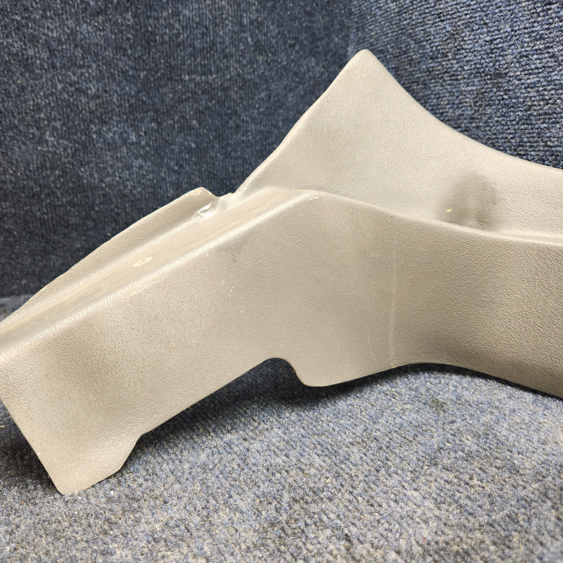 Used aircraft parts for sale, 2415014-7 Cessna 172RG MOLDING REAR WINDOW LOWER