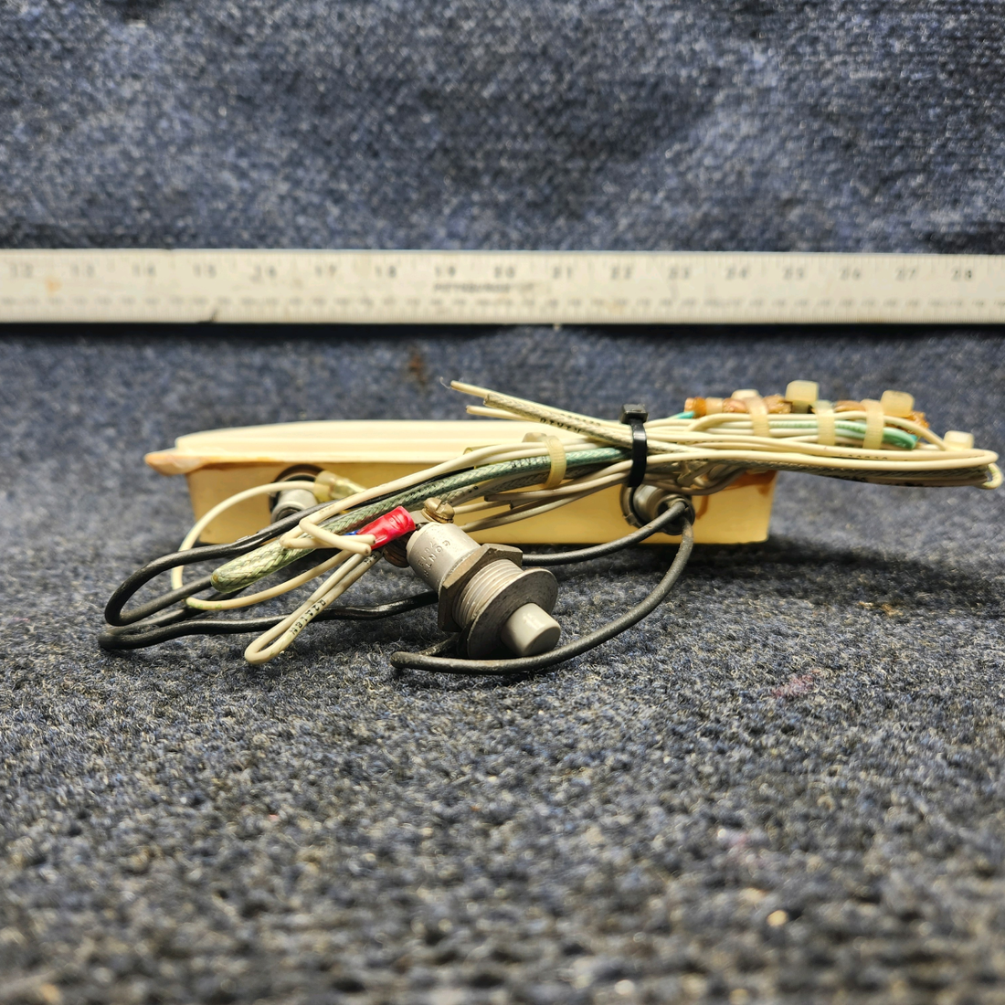 Used aircraft parts for sale, 58-530106-7 Beechcraft F33A OVERHEAD LIGHT ASSEMBLY (VOLTS: 14) W SWITCH