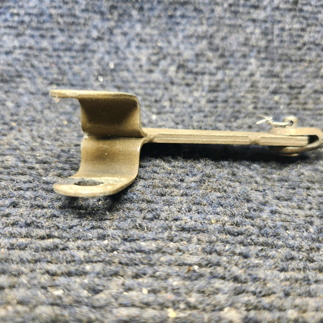 Used aircraft parts for sale, 96-420033-11 BEECHCRAFT 95-55B Cabin Door Latch Tube  w/ Pin