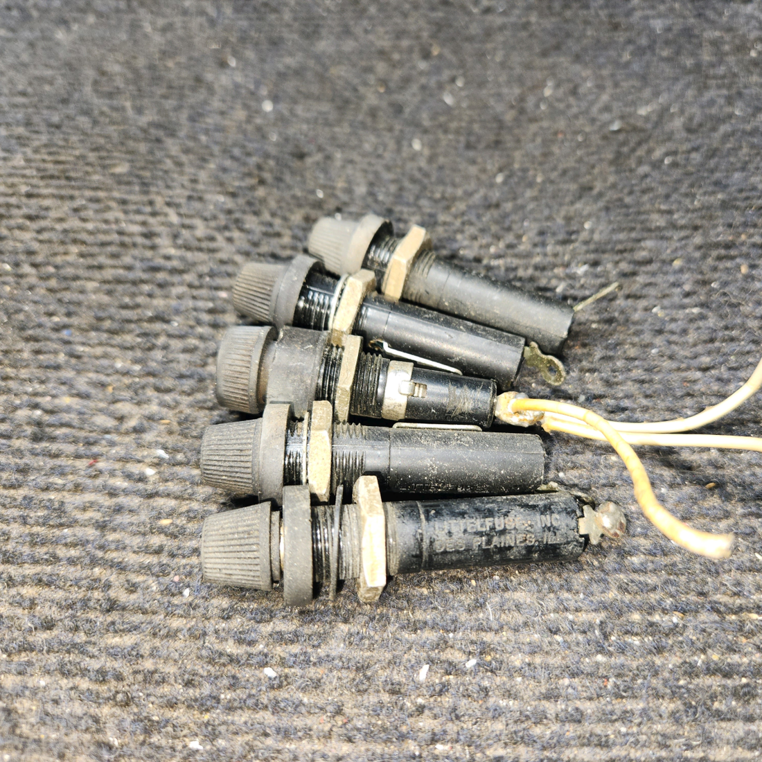 Used aircraft parts for sale, 465-257 Piper PA-28-140 Fuse Holders - Set of 5