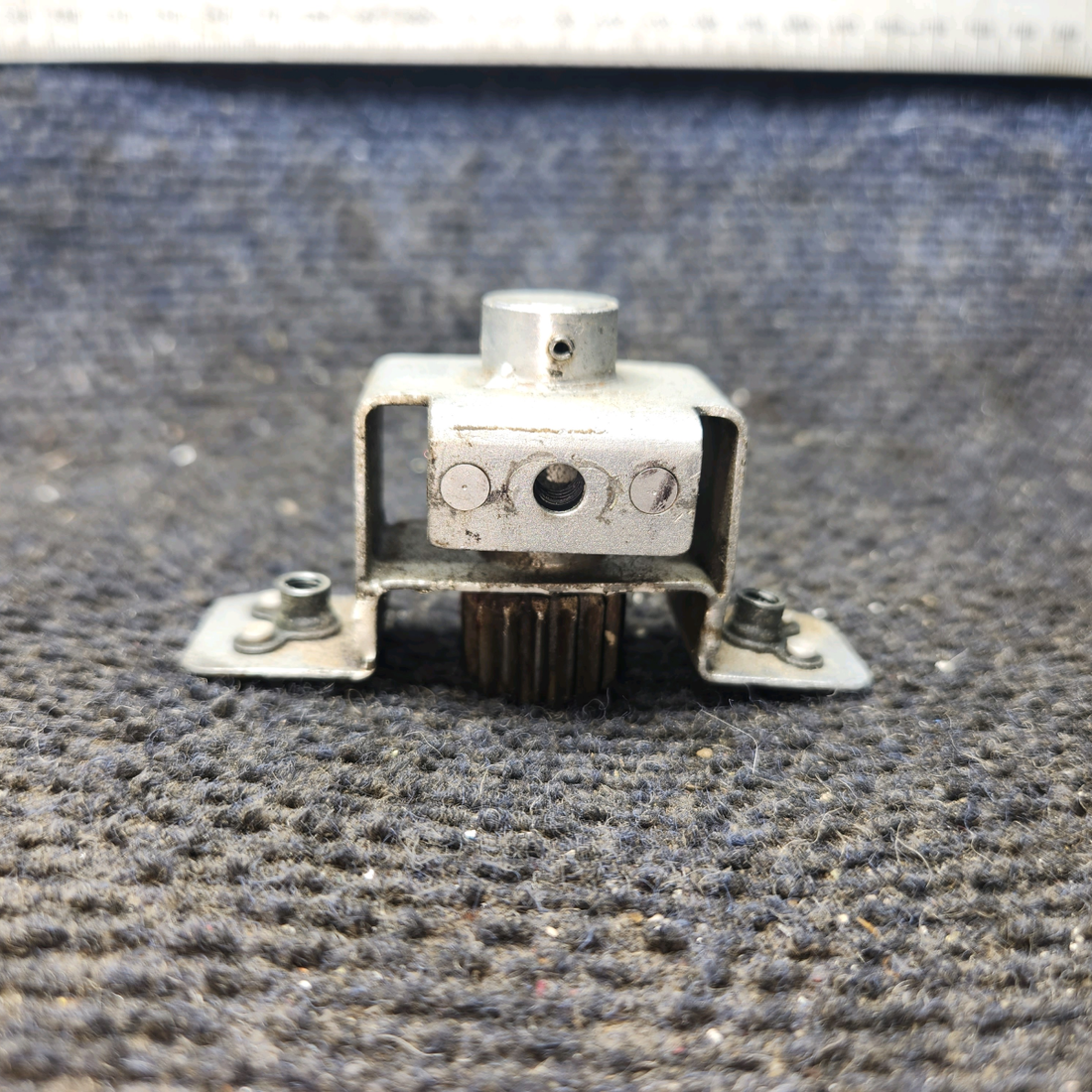 Used aircraft parts for sale, 0412066-1 cessna 150G Cabin Door Rotary Clutch Assembly