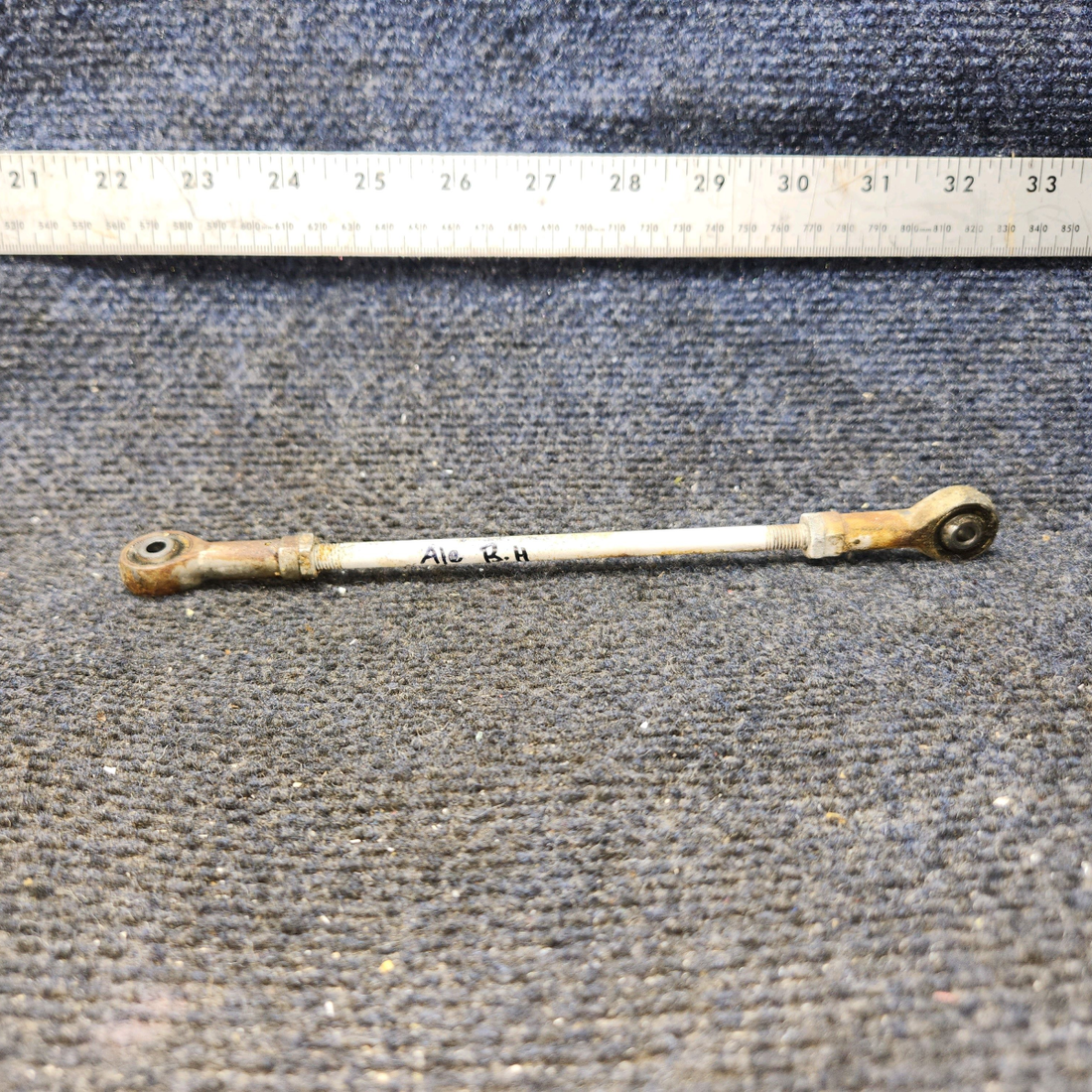 Used aircraft parts for sale, 0523218-2 Cessna 172E Aileron Push Pull Rod Assembly