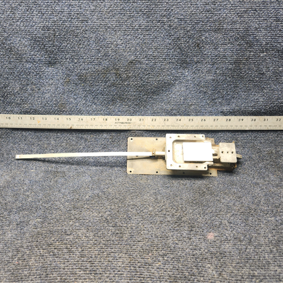 Used aircraft parts for sale, 0413387-4 Cessna C-150J Door Latch Assy RH
